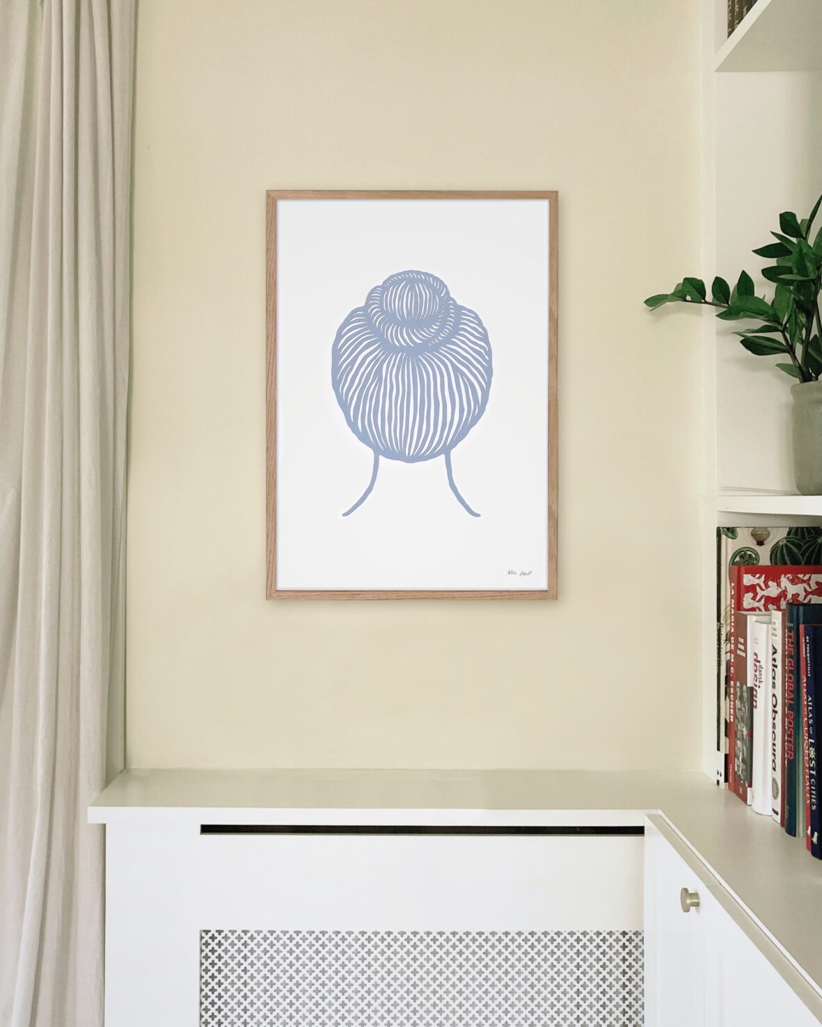 papirklip, kvinde med knold på stuevæg