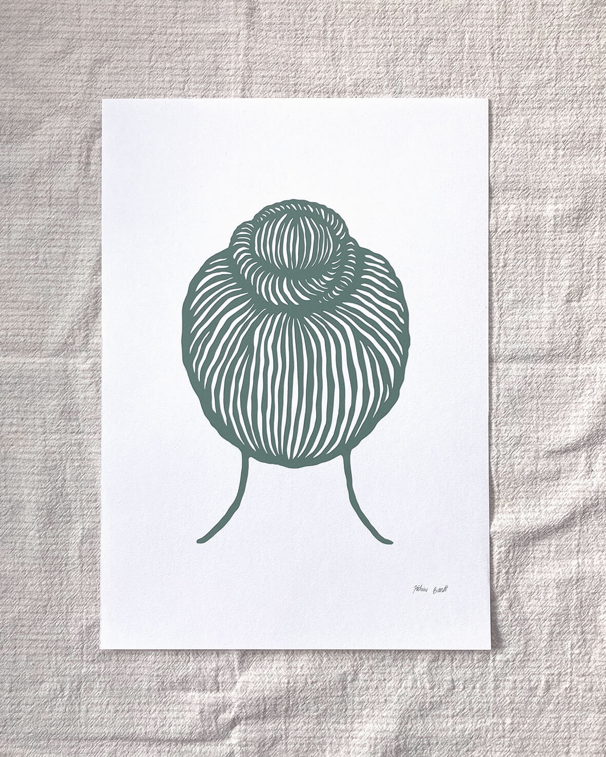 Kvinde med knold, papirklip, grøn