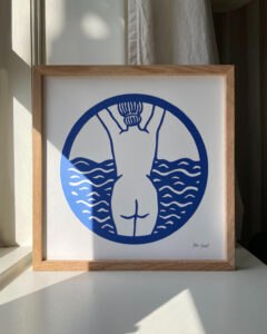 Papirklip, Kvinde ved havet