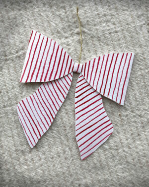 Håndmalet sløjfe, røde striber