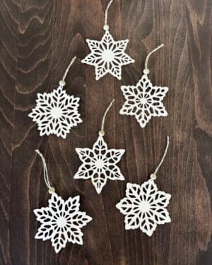 Snefnug skåret i papir